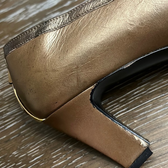Vintage Stuart Weitzman metallic brown with bronze rounded toe heel/pump 2.75” - Picture 16 of 17